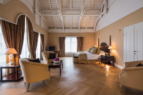 Die Roy Black Suite des Falkensteiner Schlosshotel Velden.