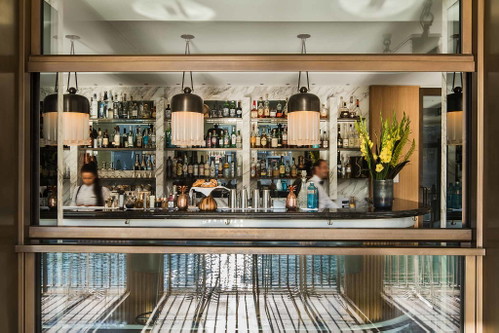 Barchetta (Hotel Storchen) - 87 Falstaff-PunkteDirekt an der Limmat gelegen, steht die «Barchetta» schon mit ihrem Namen für pure Italianità. Die Cocktails sind klassisch und aufs Wesentliche reduziert.storchen.ch