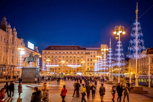 Adventmarkt auf dem Ban Jelačić-Platz in Zagreb