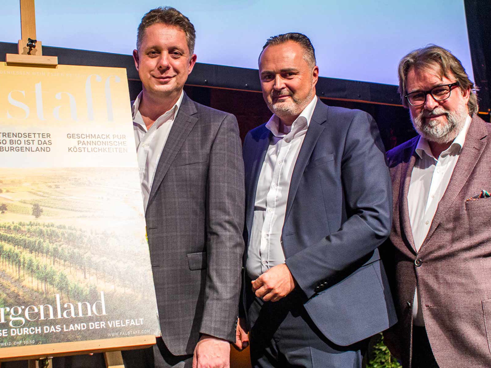 Landesrat Alexander Petschnig, Landeshauptmann Hans Peter Doskozil und Falstaff Wein-Chefredakteur Peter Moser