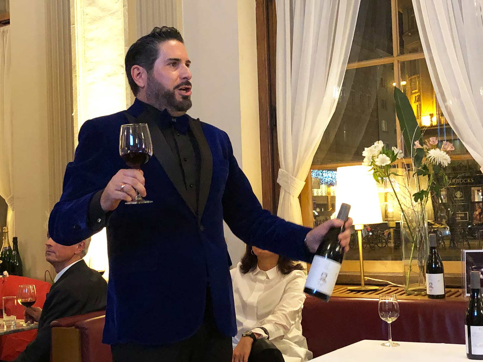 Clemens Unterreiner gab bei der Präsentation des »Papageno« Arien aus der Zauberflöte zum Besten.