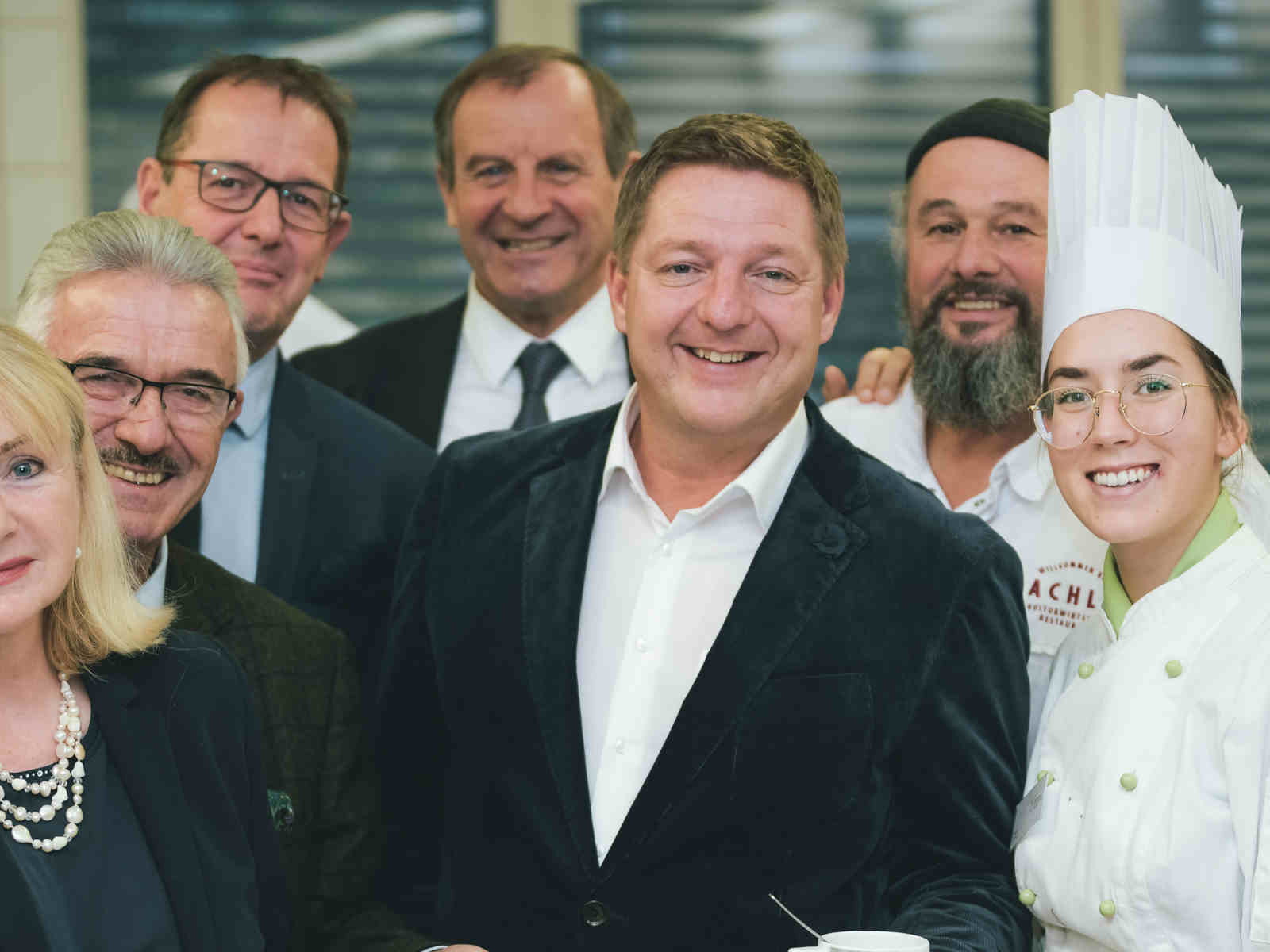 Renate Kanovsky-Wintermann, Helmut Hinterleitner (WK), Direktor Gerfried Pirker, Axel Zafoschnig, Bgm. Günther Albel, Gottfried Bachler (»Bachler«) und Emma Koch.