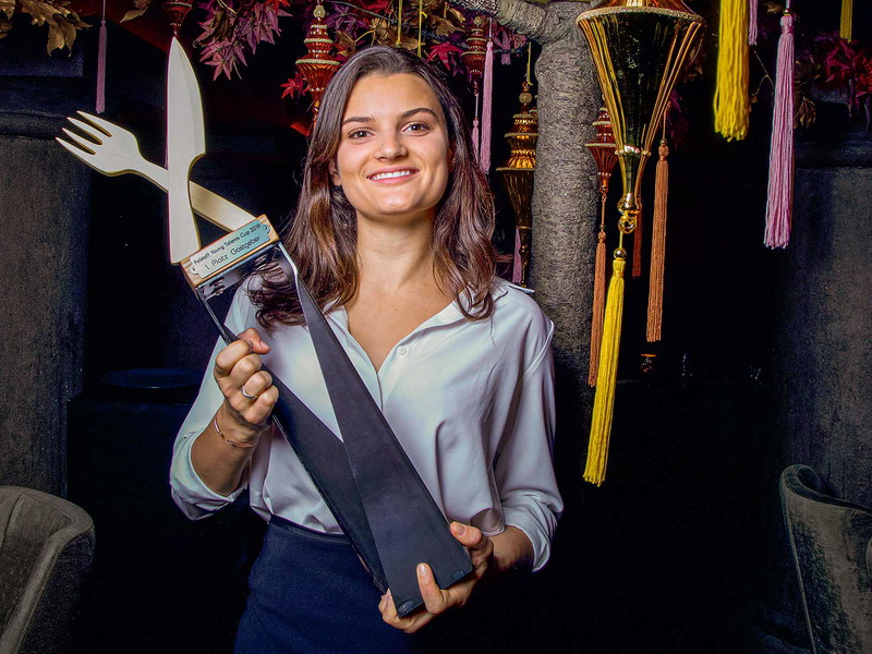 Katharina Becker überzeugte die hochkarätige Jury und holte sich Platz eins beim Falstaff Young Talents Cup 2019 in der Kategorie »Gastgeber«.