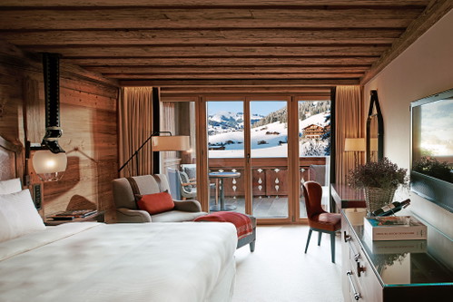Schönstes Hotelzimmer. Das »Alpina Gstaad« zählt laut »Forbes Travel Guide« zu den besten Hotels der Welt.