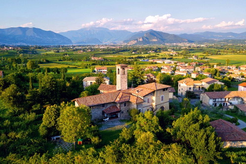 Franciacorta: Das Gebiet am Südufer des Iseo-Sees hat sich mit geschmeidigen «Bollicine» einen Namen gemacht.