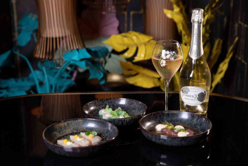 Vorspeise: Fisch-Trilogie aus Hamachi, Thunfisch und Jakobsmuschel begleitet von Perrier-Jouët Blanc de Blancs.