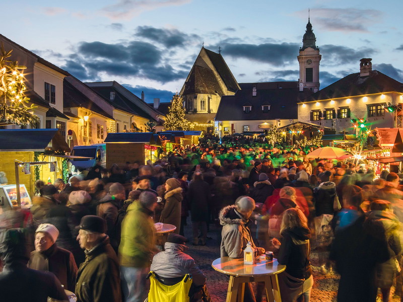 Entzückende Weihnachtsdeko und vielfältige Unterhaltung erwarten die Besucher der Ruster Adventmeile.
