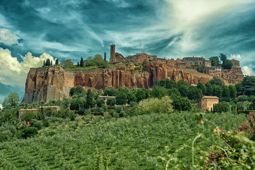 Orvieto, Umbrien: Die Ursprünge der Stadt, in der das Netzwerk der CIttà Slow gegründet wurde, gehen bis auf die Etrusker&nbsp;zurück. Heute steht sie für Weinbau und Trüffel-Spezialitäten.