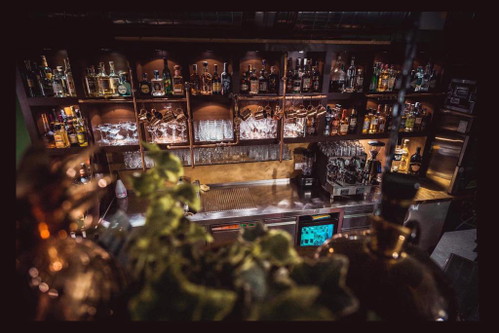 Burdock&nbsp;Punch &amp; Cocktails Einzige Nicht-Wiener Bar in der Sammlung, wunderbar geführt von&nbsp;Tobias&nbsp;Pfeifer und Attila&nbsp;Szelhoffer Schallmooser Hauptstraße 10a,&nbsp;5020 Salzburg, www.burdock.at&nbsp;