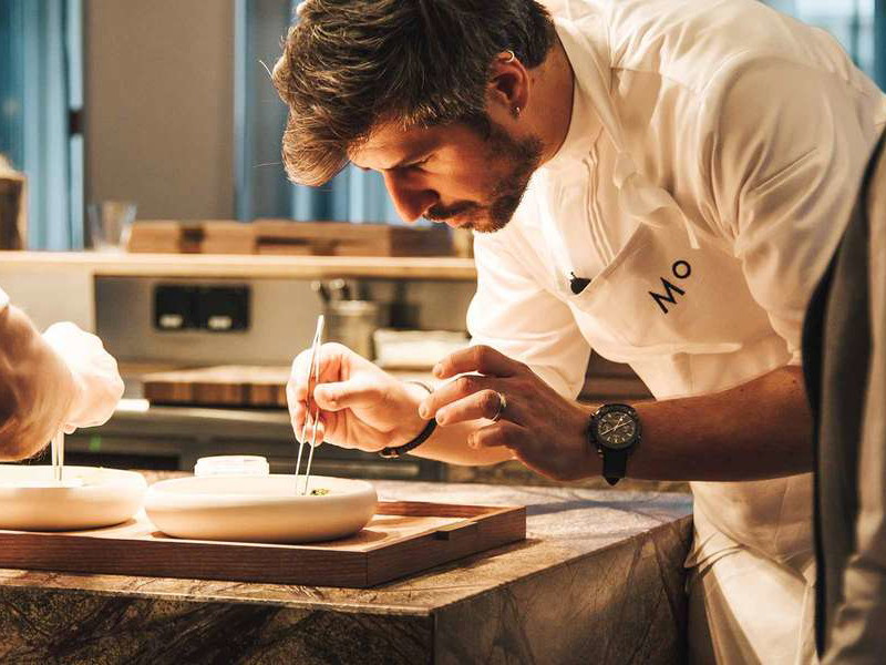 Die neue Schweizer alpine Küche des Signature-Restaurants «Memories» von Sven Wassmer ist sehr reduziert und naturverbunden.