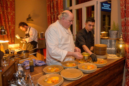 Hans Stefan Steinheuer aus dem mit zwei Michelin-Sternen ausgezeichneten Restaurant »Zur Alten Post«.