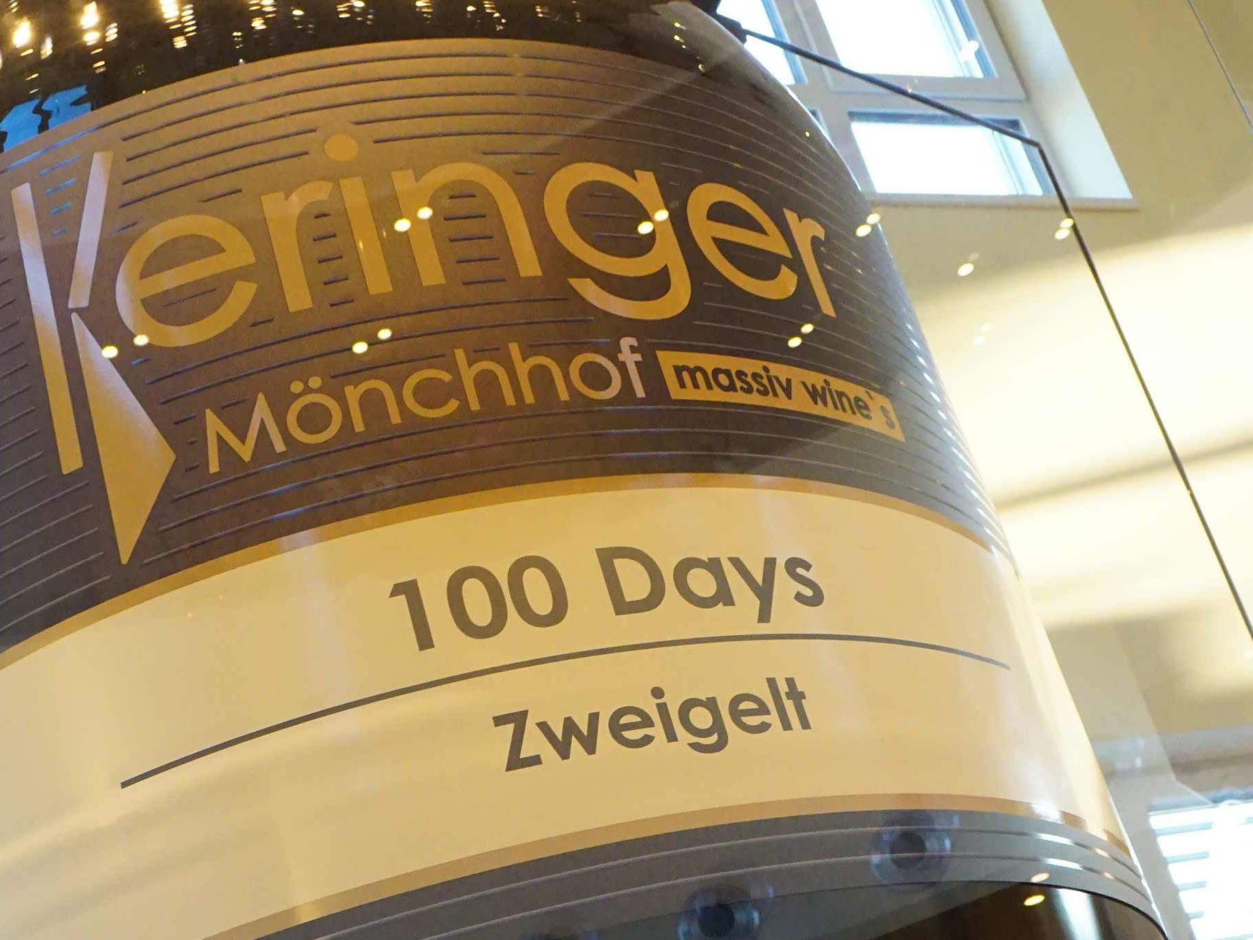 »100 Days Zweigelt« wird abgepumt und umgefüllt.