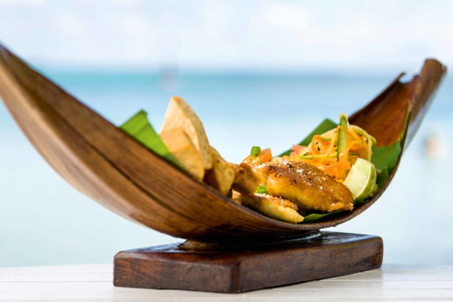 Fein abgeschmeckter Blue-Crab-Salat, dazu auf heißem Stein gegarte Langostinos machen glücklich.