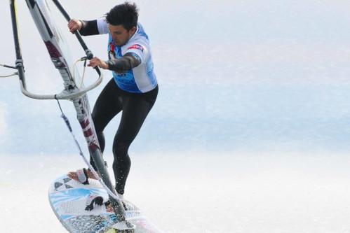 Freestyle: Der Windsurfer Max Matissek lernte seine Tricks am Neusiedler See.