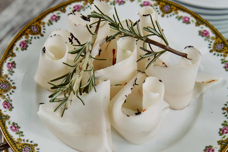 Der Speck vom Mangalitzaschwein gilt als der geschmacksintensivste überhaupt.