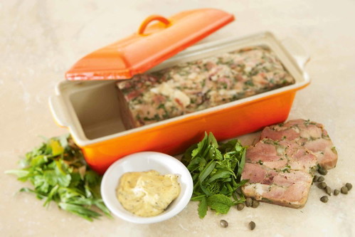 Terrine: Eine Pastetenvariante, die ohne Teig zubereitet, und nicht im Rohr, sondern im Wasserbad gegart wird.