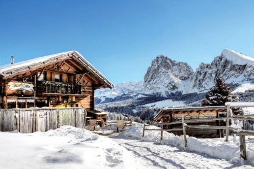 Natur und Nachhaltigkeit in alpinem Design-Ambiente mit&nbsp; außergewöhnlicher Architektur und Bergblick.