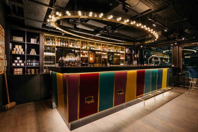 Kaffee frisch vom Barista zubereitet oder einen After-Work-Drink – »Ruby« bietet beides.