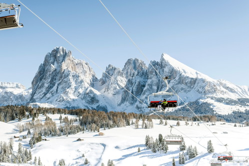 Omnipräsent und in jeder Stimmung grandios: die Dolomiten.