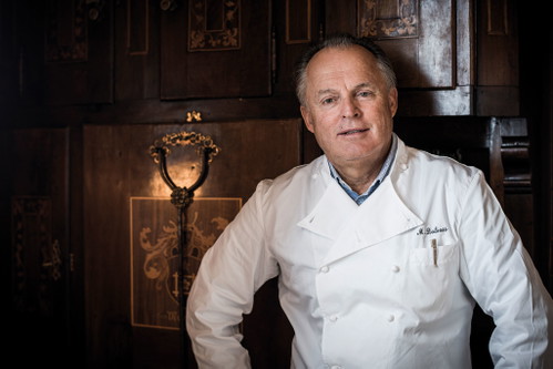Meister des Olivenöls: Spitzenkoch Martin Dalsass kocht in seinem »Talvo« bei St. Moritz alpin-mediterran. Bis zu zwölf verschiedene Olivenöl-Sorten kombiniert er in einem Menü.