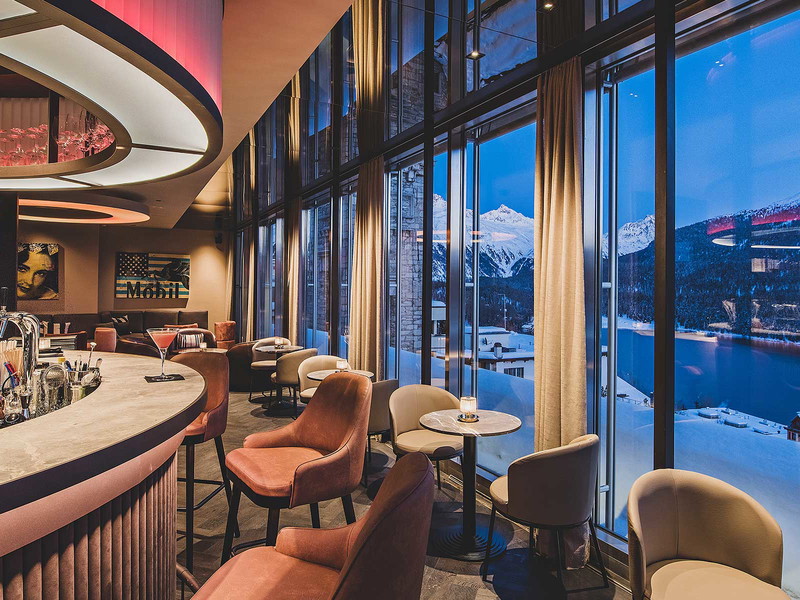 Die «The St. Moritz Sky Bar» ist die bislang einzige Rooftop-Bar des Skiorts.