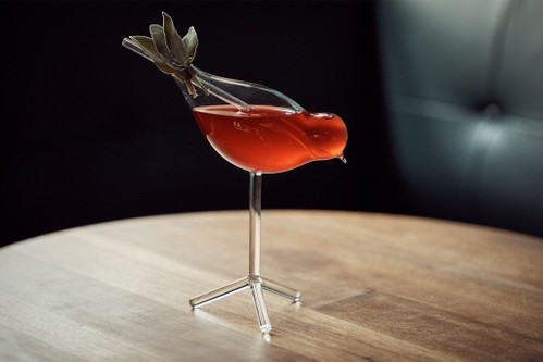 Cocktail der «Igniv»-Bar, serviert in einem Vogel-Glas