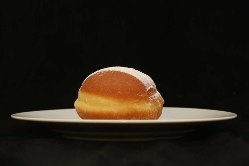 Krapfen der K. u. K. Hofzuckerbäckerei DEMEL Preis/Stück: 2,90 €