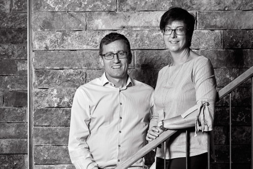 Weingut Reiss: Das Weingut von Martina und Christian Reiss besitzt Weinberge in Würzburgs Paradelage Stein – und nützt für seine Stein-Silvaner sowohl Beton-Eier als auch kretische Tonamphoren für den Ausbau.