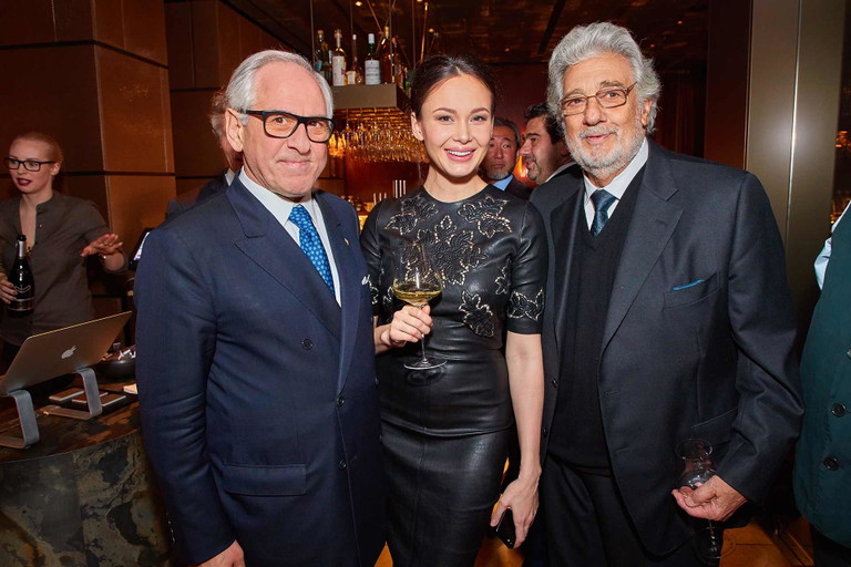 Aki Nuredini mit Aida Garifullina und Plácido Domingo.