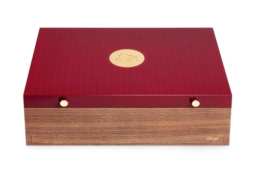 Aussenansicht der Zigarrenschachtel: Roter Lack und goldene Details.