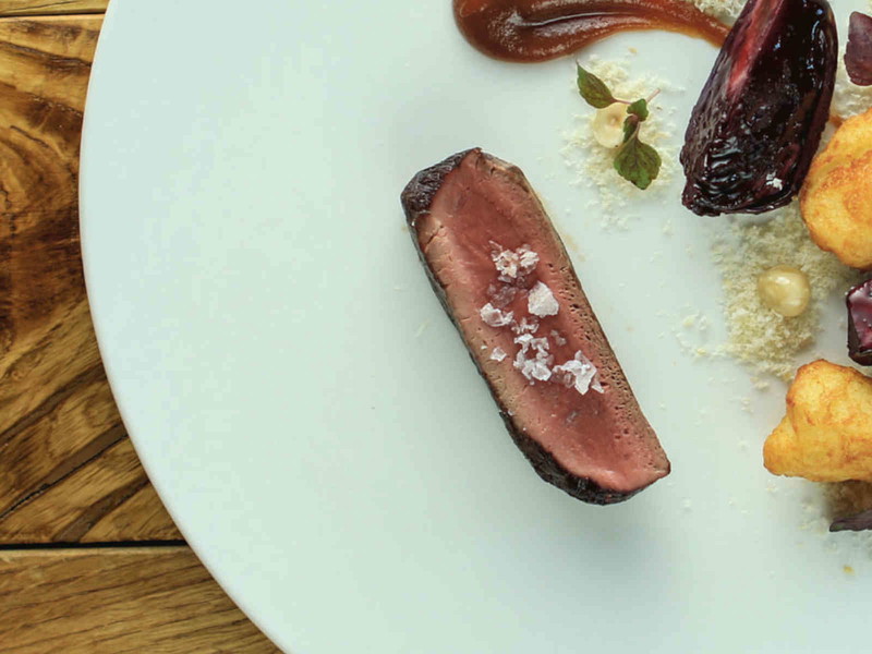 Die sechs Gänge bereitet Küchenchef David Kostner mit seinem Team zu.
