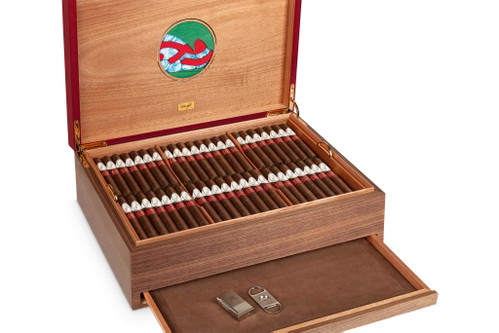 Humidor mit ausziehbarer Schublade – darin verbirgt sich ein Davidoff Jetflame Feuerzeug und Doppelklingenschneider.