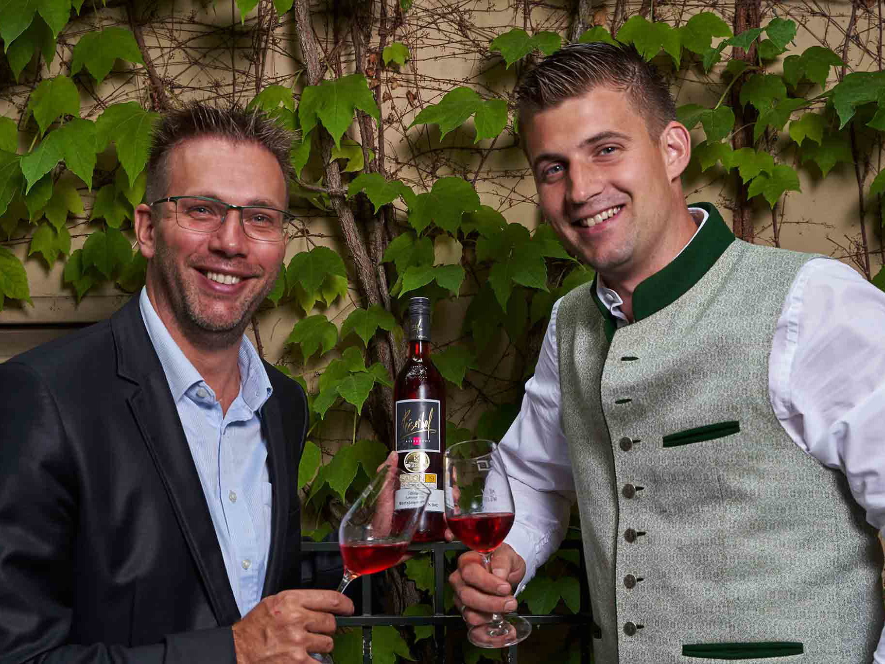 Gastgeber Jürgen Geyer und Jungwinzer Michael Strohmeier.&nbsp;