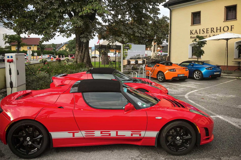 Fahrer von E-Autos sind oft eine finanzstarke Gästeschicht.