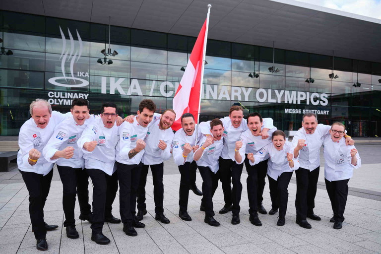 Die Schweizer Kochnationalmannschaft: v.l. Bruno Keist, Pietro Leanza, Teo Chiaravalloti, Jordan Thompson, Michael Schneider, Christian Oliveira, Frederik Jud, Niklas Schneider, Guy Estoppey, Andrea Werth, Tobia Ciarulli und Laura Niemi.