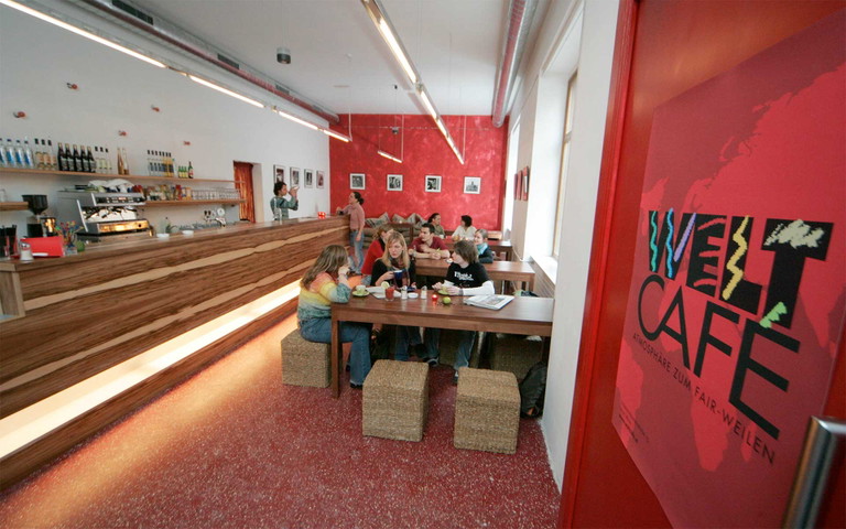 Spezialitäten aus aller Herren Länder gibt's im Weltcafé.