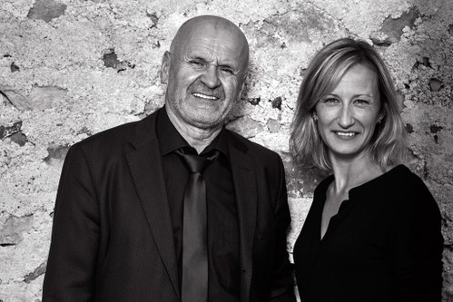 Weingut Horst Sauer: Horst Sauer und seine Tochter Sandra holen aus der Escherndorfer Lage »Lump« rauchig-duftende, kraftvolle Silvaner, deren Geschmack den Muschelkalk-Boden widerspiegelt.