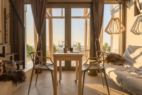 Atemberaubend: In jedem der drei Weinlofts genießt man einen herrlichen Ausblick über die Weingärten.