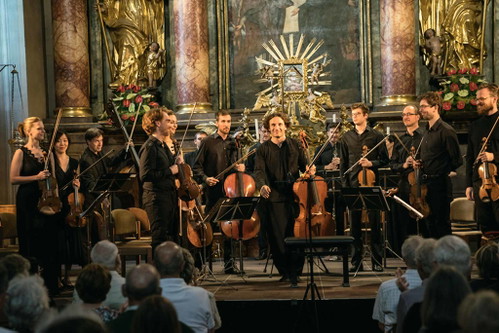 9. Kammermusikfest Lockenhaus Vor gut vier Jahrzehnten versammelte Gidon Kremer weltweit gefeierte Musiker im Kammermusikfest Lockenhaus, um Neues zu entdecken, Ideen auszuprobieren und zwanglos zu musizieren. Entstanden ist ein Festival auf erstklassigem künstlerischen Niveau, das seinesgleichen sucht und unter der künstlerischen Leitung von Nicolas Altstaedt für große Überraschungen sorgt. kammermusikfest.at
