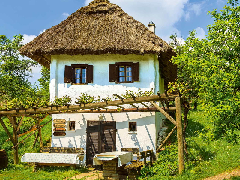 Der Süden des Burgenlands ist bekannt für seine einladenden Kellerstöckl.