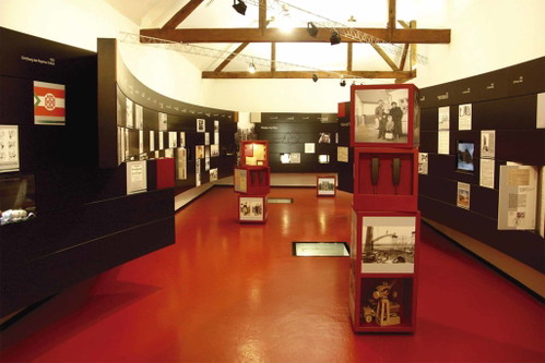 19. MUBA MUBA steht für Museum für Baukultur Neutal und zeigt das Leben der burgenländischen Bauarbeiter im politischen, sozialen und kulturellen Umfeld sowie Schau-Mauern, Baumaschinen, Werkzeuge und moderne Architektur. muba-neutal.at