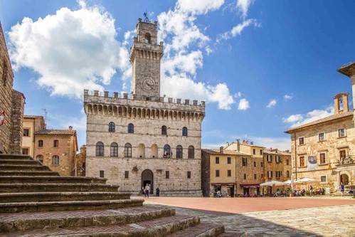 Das Rathaus auf der Piazza Grande in Montepulciano.