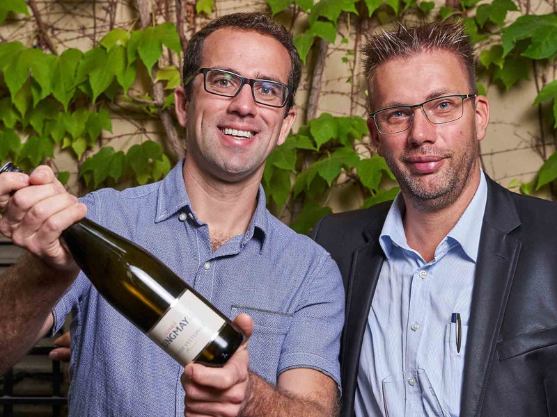 Schlossquadrat-Trophy Finalist Daniel Jungmayr und Jürgen Geyer, Geschäftsführer der Schlossquadrat Gastronomiebetriebe.