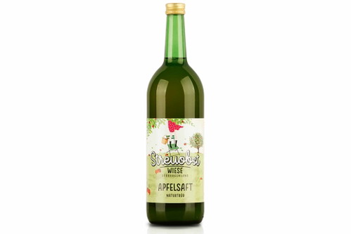 Freche Früchtchen
Die direkt gepressten Säfte von Familie Trummer aus Stegersbach erfreuen sich nicht ohne Grund größter Beliebtheit. Pro Jahr werden ungefähr 1000 Tonnen Obst verarbeitet, das auf Streuobstwiesen gedeiht. Sohn Martin Trummer legt besonderen Wert auf seine heiß geliebten Uhudler-Produkte, die quasi unter seiner Obhut stehen. Dazu gehören beispielsweise der Streuobstwiesenapfelsaft oder der Uhudler-Tee.
fruchtsaft-trummer.at