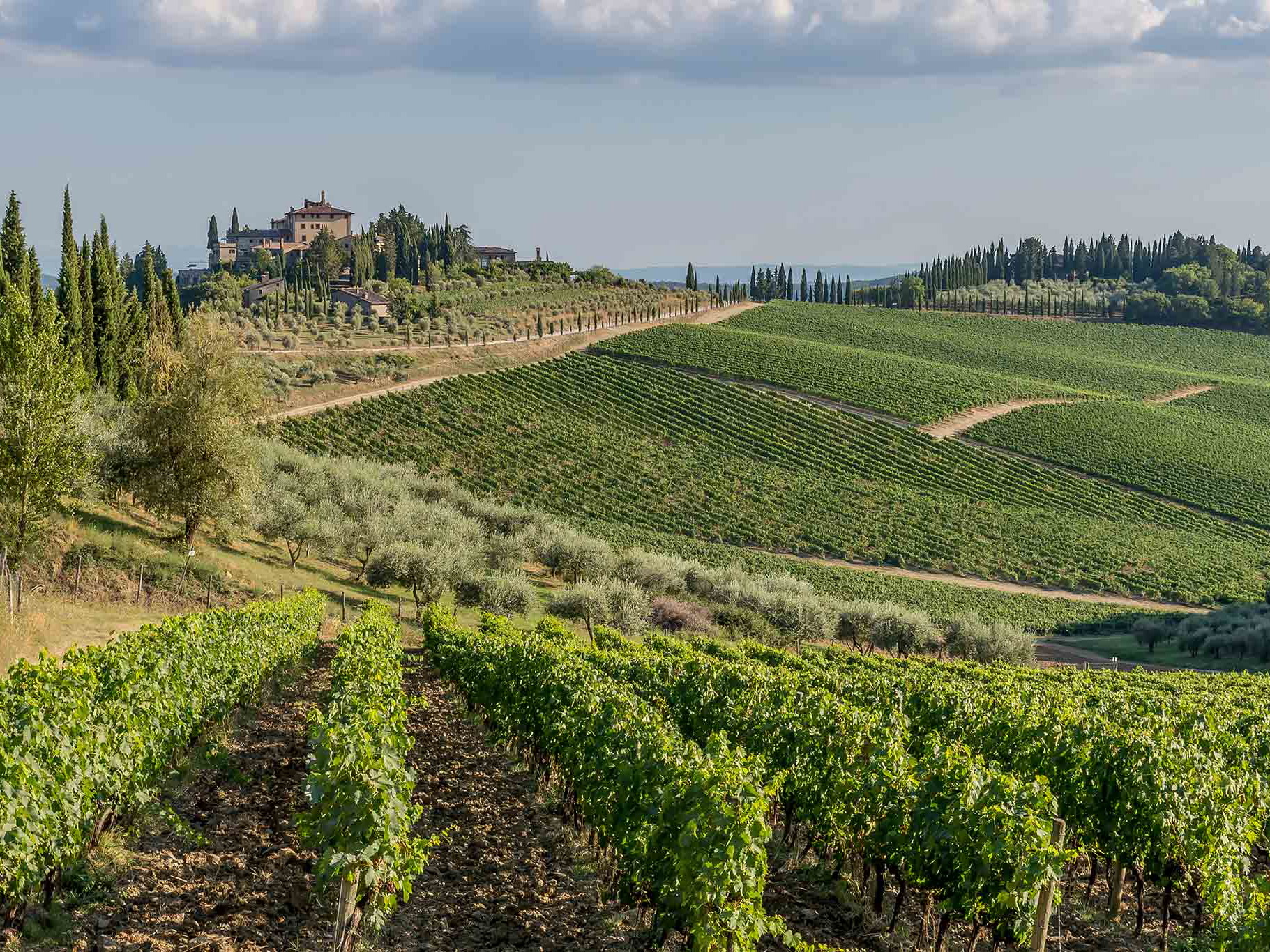 Die wunderschöne toskanische Landschaft in der berühmten Chianti Classico-Weingegend zwischen Siena und Florenz, Italien.