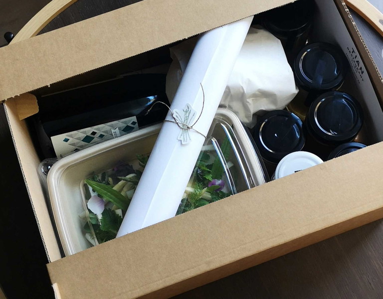 Alle Speisen werden vorbereitet in der Box geliefert.