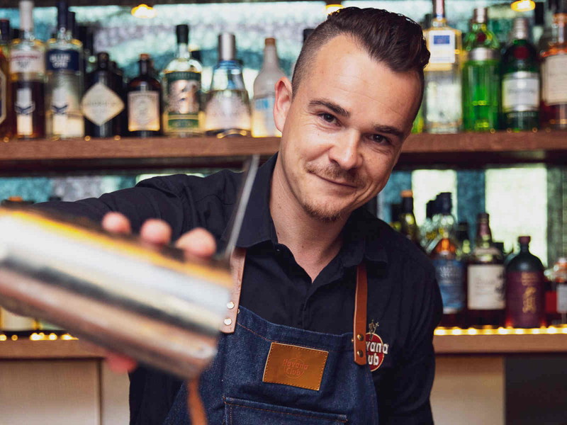 Dominik Wolf ist Headbarkeeper im »Viertel 4« in Graz.