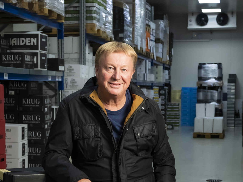 Patron des Grossauer-Gastronomieunternehmens Franz Grossauer im Zentrallager, das seine Pforten für Kunden öffnet.