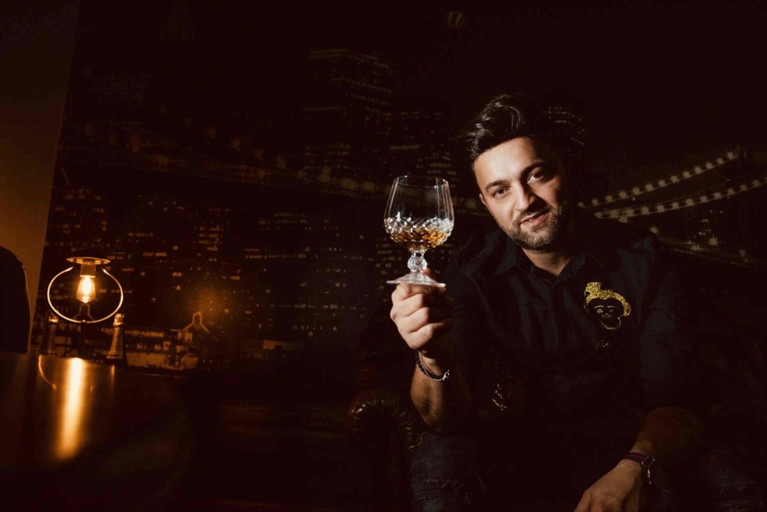 Igorio Vasiljevic, Betreiber der »Monkeys University American Showbar« in Klagenfurt.