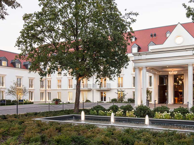 Wer beim Kempinski Hotel Frankfurt vorfährt, bekommt derzeit selbstgemachtes Eis überreicht.